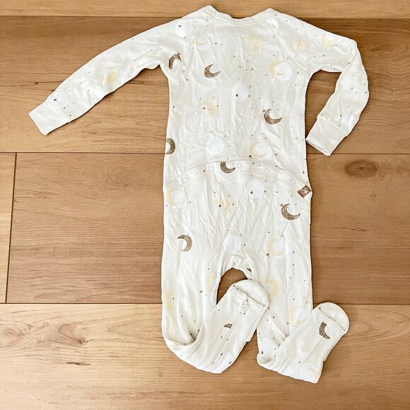 NWT Goumi Kids Luna Baby Footie SZ 18-24mo Sleeper Moons Stars Bamboo Zippy - Picture 2 of 3